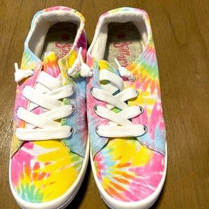 Never worn Jellypop brand canvas shoes! Size 8M.